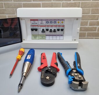 Щиток в сборе на 5 групп с УЗО